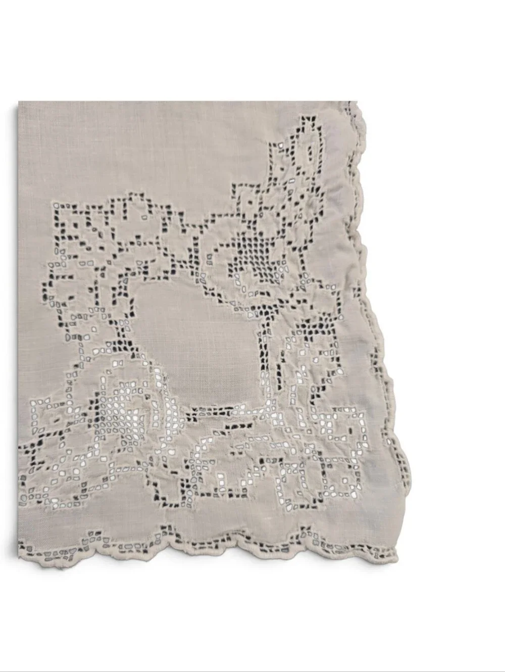 Vintage Style White Linen Cocktail Napkins with Scalloped Edge (Set of 2)